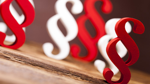 Paragraphen-rot-weiß-73398901-FO-FikMik