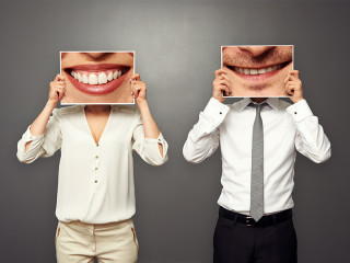 Mann-Frau-Fotos-Laecheln-51888599-FO-ArtFamily