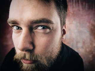 Mann-misstrauisch-86680159-FO-Micko1986