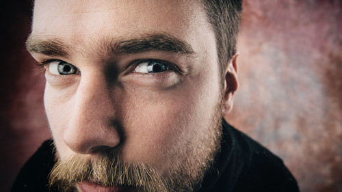 Mann-misstrauisch-86680159-FO-Micko1986