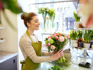 Frau-Blumenladen-115003985-FO-Syda-Productions