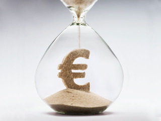 Sanduhr-Euro-Symbol-90549034-FO-pogonici