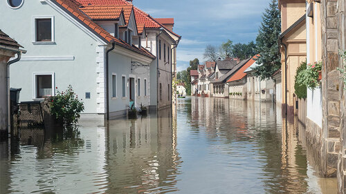 Ueberflutete-Straße-70250665-FO-kasto