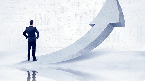 Anzugtareger-vor-Pfeil-115912389-FO-ra2-studio