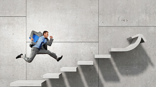 mann-auf-treppe-positiv-99809247-FO-Sergey-Nivens