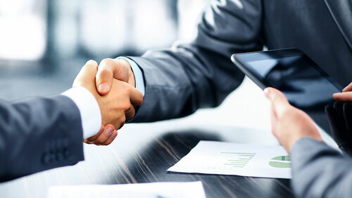 handshake-maenner-business-96797741-FO-FotolEdhar