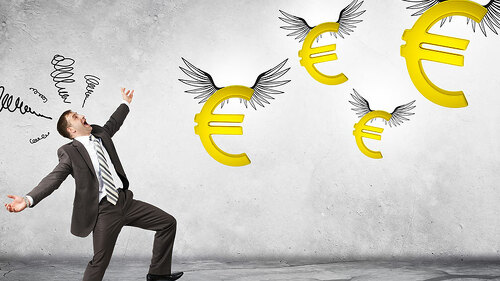 mann-euro-mit-fluegel-110873197-FO-cherezoff