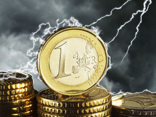 euro-muenzen-vom-blitz-getroffen-23458883-FO-Eisenhans