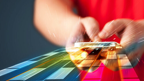 social-media-hub-rot-117007488-FO-ra2-studio