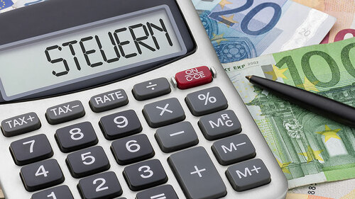 taschenrechner-steuern-geldscheine-77813740-FO-Zerbor