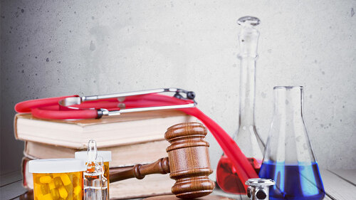 stetoskop-hammer-medizin-101160557-FO-BillionPhotos-com