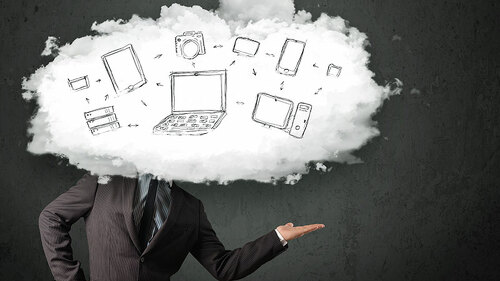 mann-digitale-wolke-als-kopf-64282566-FO-ra2-studio