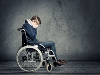 jugnedlicher-im-rollstuhl-49533620-FO-lassedesignen