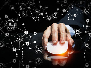 computermaus-user-netzwerk-116366974-FO-Sergey-Nivens