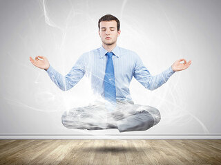 mann-schwebt-meditiert-60064122-FO-Sergey-Nivens