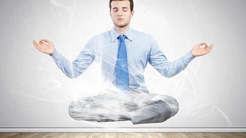 mann-schwebt-meditiert-60064122-FO-Sergey-Nivens