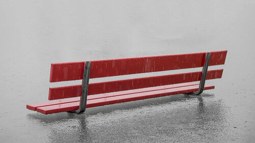hochwasser-parkbank-rot-1466478-PB-Andi-Graf