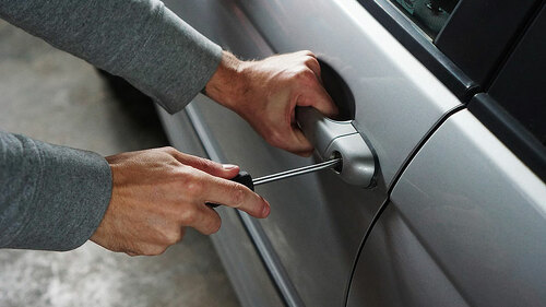 auto-diebstahl-stange-1590508-PB-TheDigitalWay