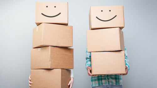 Mann-Frau-Umzugs-Kartons-67369716-FO-Aurelio