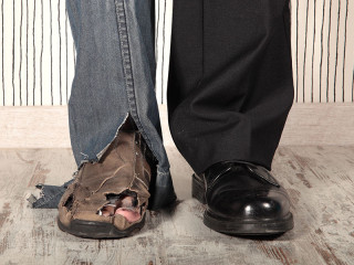 hosenbein-anzug-hosenbein-zerfetzt-78619784-FO-erllre