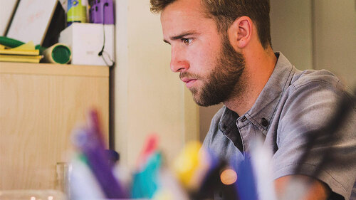 Verzweifelter-Freelancer-597178-PB-SnapwireSnaps