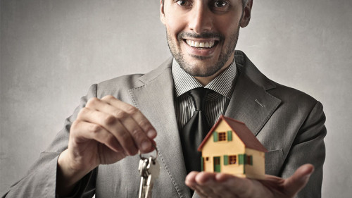 Anzugtraeger-Schluessel-Haus-100106014-FO-olly