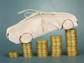 Auto-verpaackt-Muenztuerme-77426049-FO-Africa-Studio