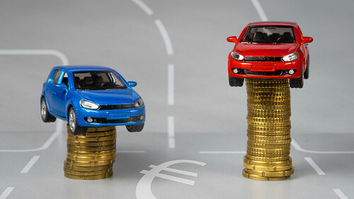 Autos-auf-Muenstapeln-92612779-FO-Uli-B