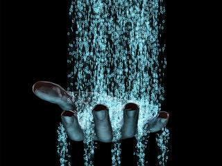 es-regnet-daten-auf-hand-96743772-FO-grandeduc