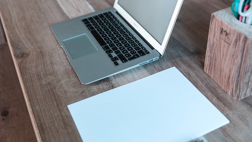 laptop-block-stift-984158-PB-Unsplash