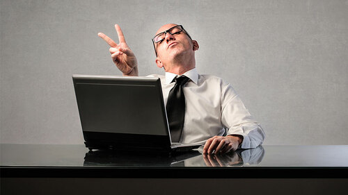 Anzugtraeger-Victory-Geste-104990702-FO-olly