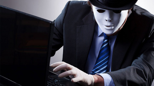 Anzugtraeger-Maske-Laptop-62046797-FO-Photographee-eu