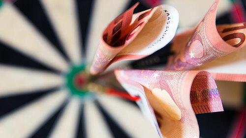 Zehner-in-Dartscheibe-85553038-FO-Miriam-Doerr