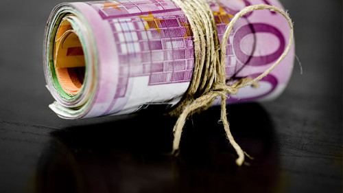 Paketschnur-um-Geldscheine-11450193-FO-drx