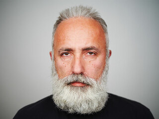 Senior-beleidigt-94088892-FO-ArtFamily