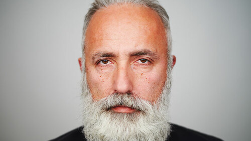 Senior-beleidigt-94088892-FO-ArtFamily