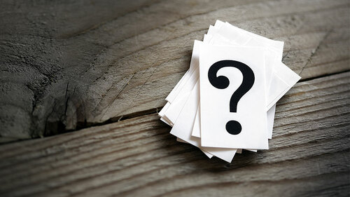 Fragezeichen-auf-Karten-80397099-FO-Brian-Jackson