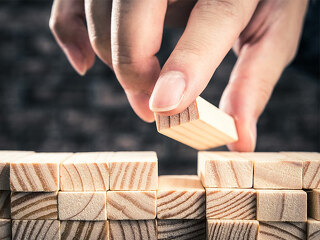 hand-baukloetze-111058517-fo-beeboys