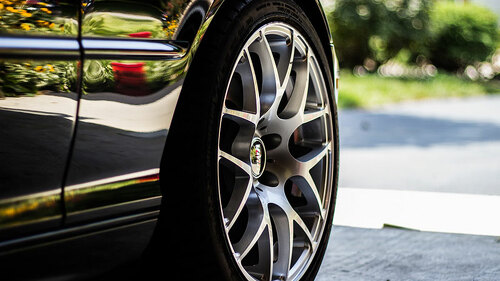 autoreifen-asphalt-1031579-PB-Unsplash