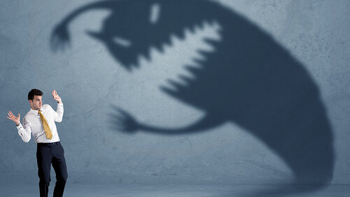 anzugtraeger-schattenmonster-116419474-fo-ra2-studio