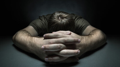 mann-erschoepft-100269147-fo-nomad-soul