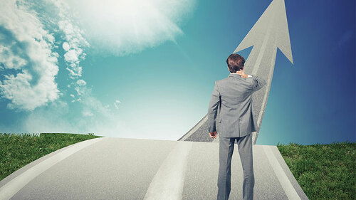 anzugtraeger-strasse-107239362-fo-billionphotos-com