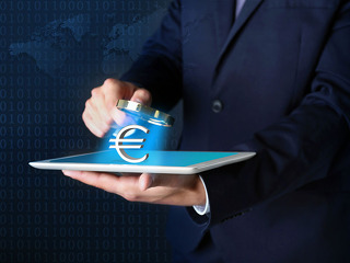 tablet-euro-blau-112033748-fo-africa-studio