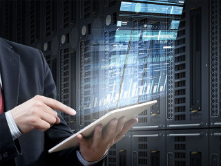 tablet-mann-digital-98171546-fo-sergey-nivens