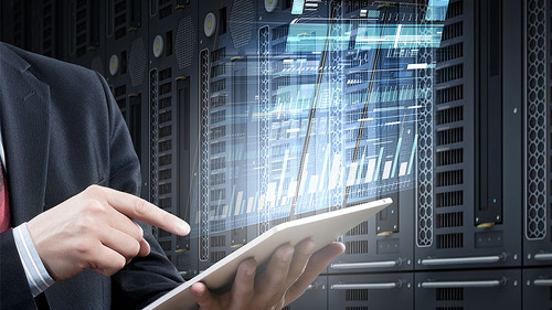 tablet-mann-digital-98171546-fo-sergey-nivens