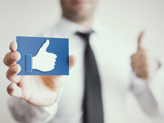 anzugtraeger-like-button-81080580-fo-sondem