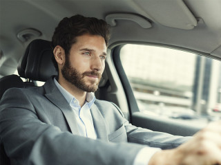 auto-fahrer-80955104-fo-ldprod