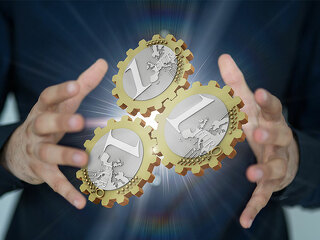 euro-zahnraeder-haende-57663690-fo-vege