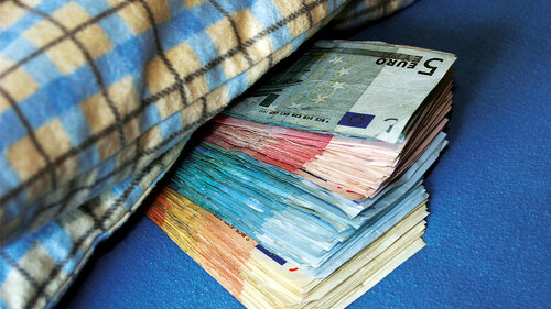 geld-unter-kopfkissen-3200507-fo-klaus-eppele