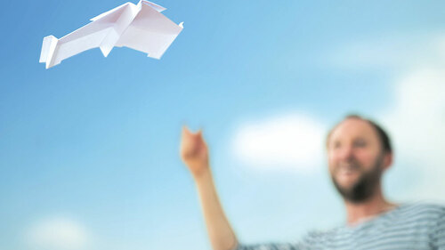 mann-papierflieger-115989736-fo-pxel-66